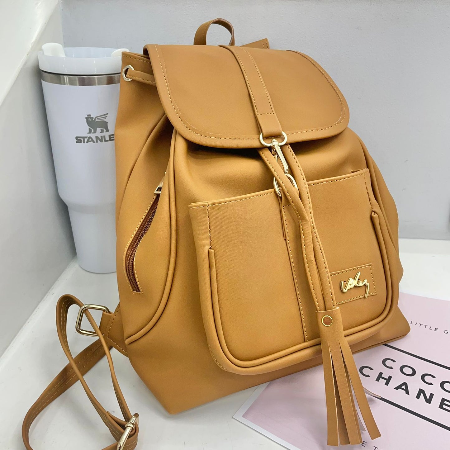 NUEVA MOCHILA AURA VELEZ– Sofisticación a Tu Espalda