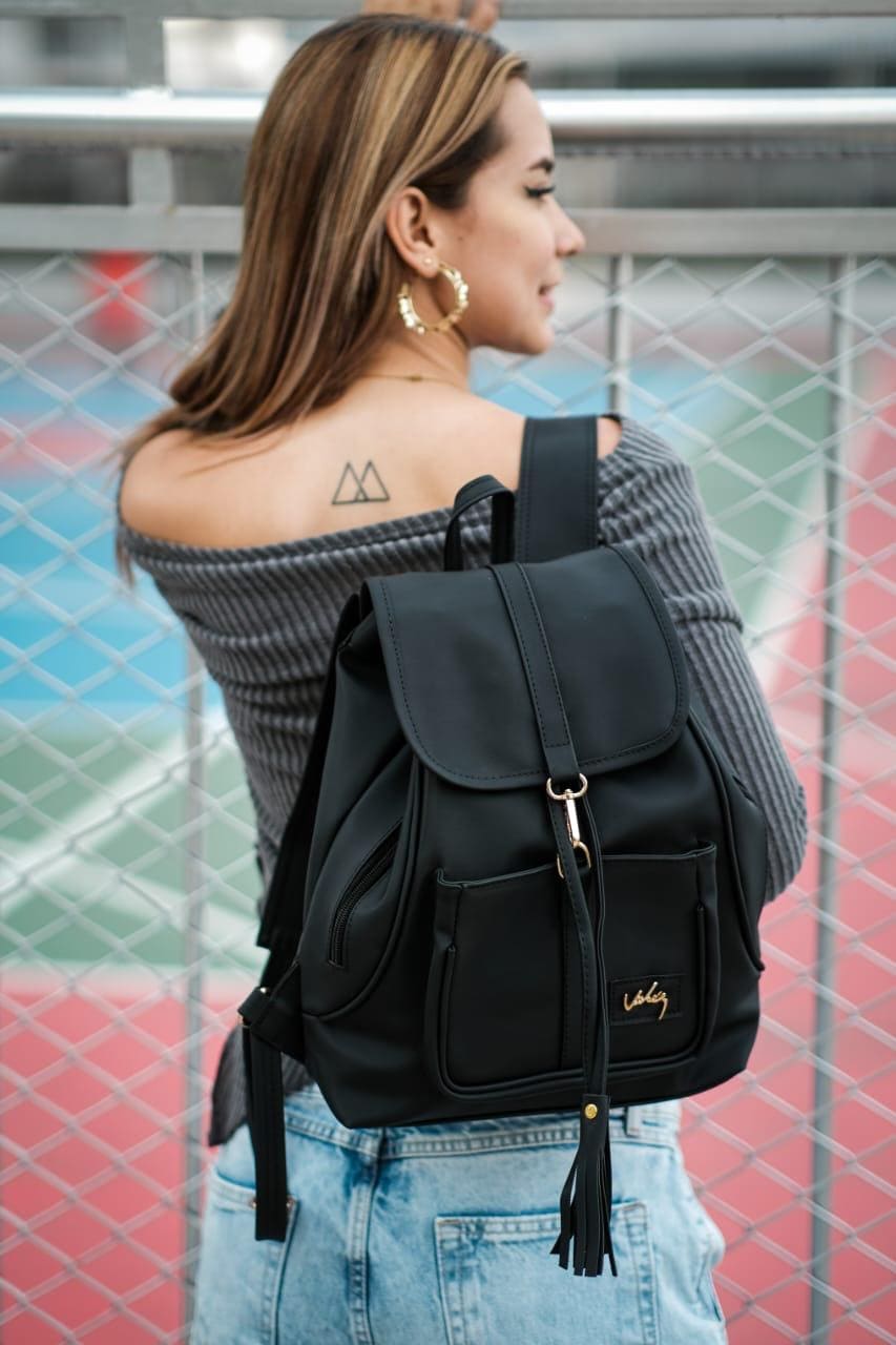 NUEVA MOCHILA AURA VELEZ– Sofisticación a Tu Espalda